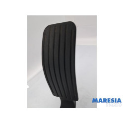 Peugeot - 208 - Gaspedaal