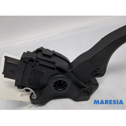 Peugeot - 208 - Gaspedaal