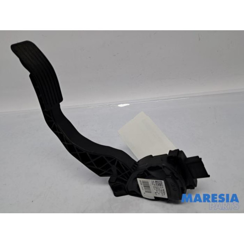 Peugeot - 208 - Gaspedaal