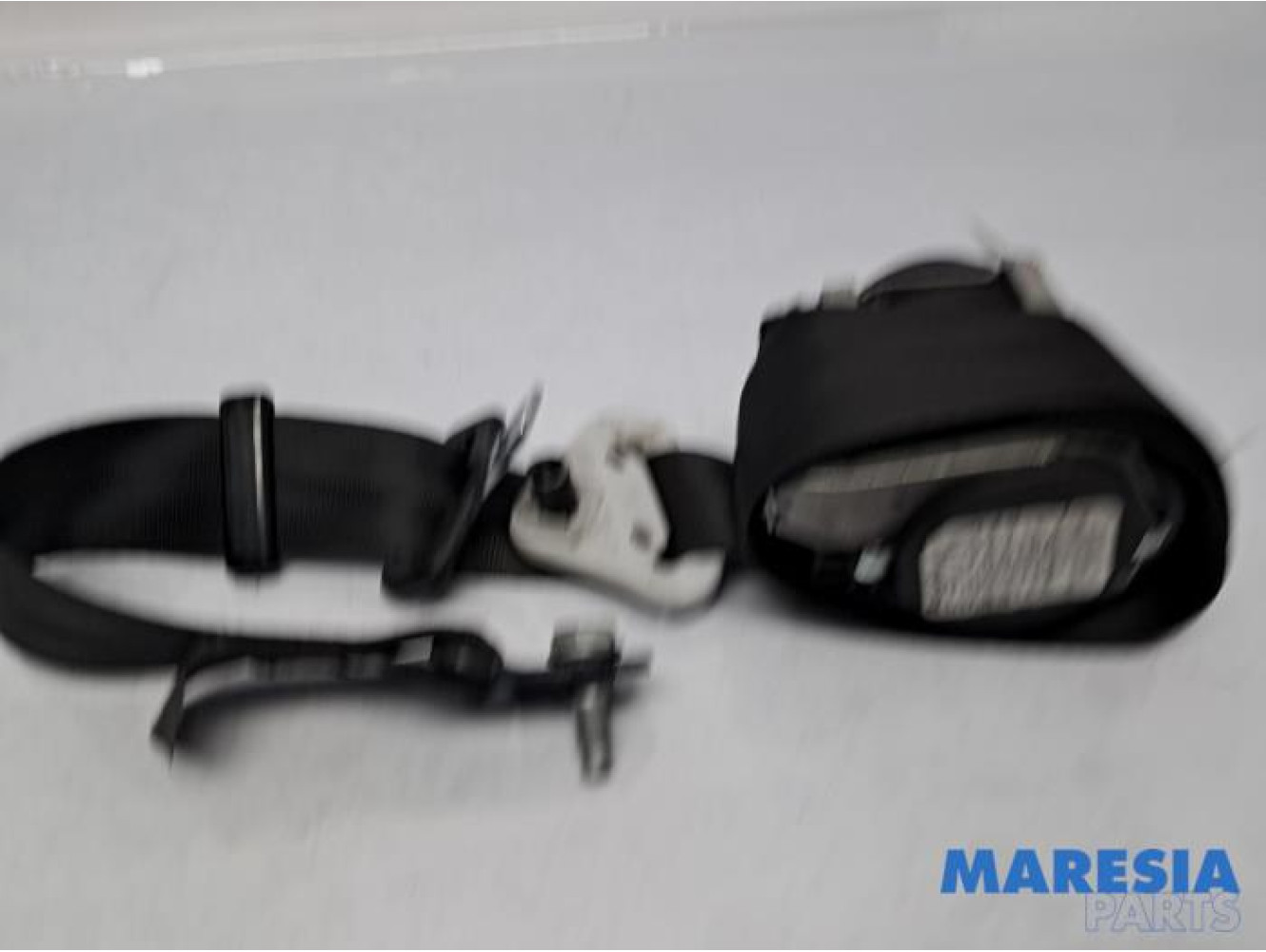 Peugeot - 208 - Front seatbelt, left
