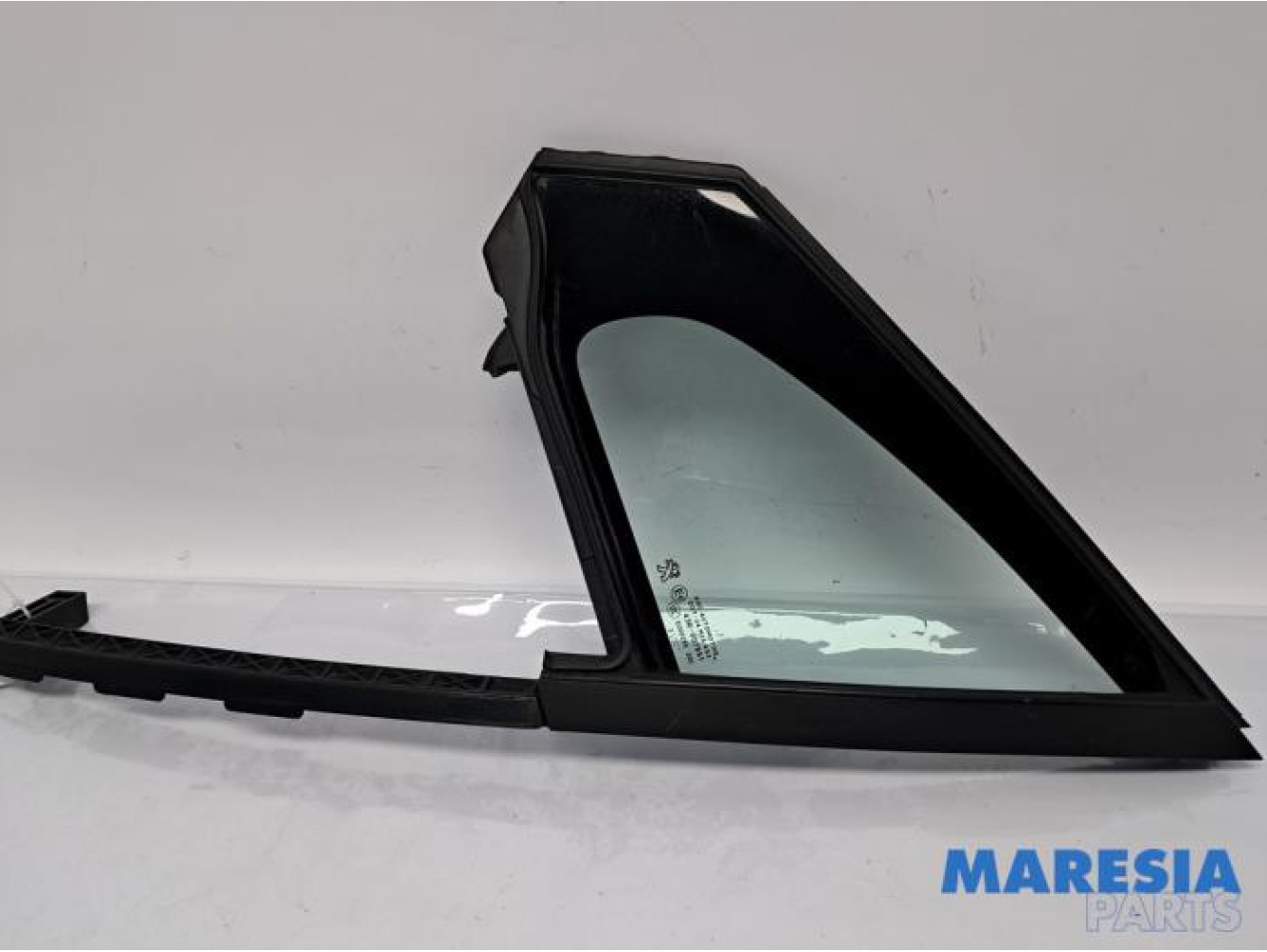Peugeot - 208 - Vitre triangulaire avant gauche