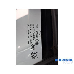 Peugeot - 208 - Quarter light, front right