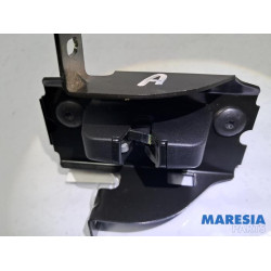 Peugeot - Partner - Tailgate lock mechanism
