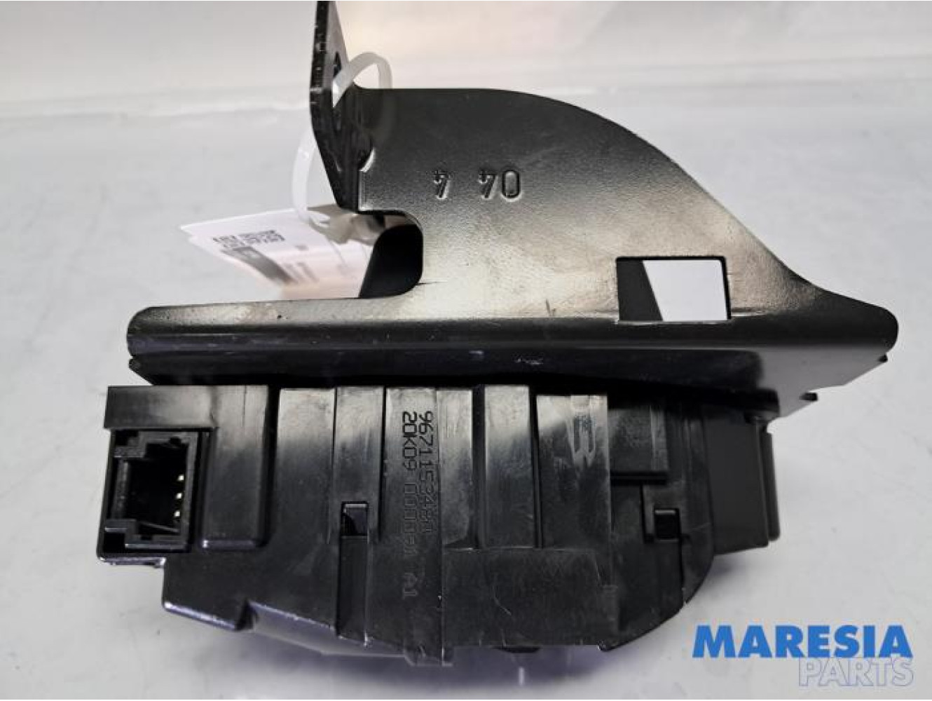 Peugeot - Partner - Tailgate lock mechanism