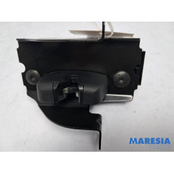 Peugeot - Partner - Tailgate lock mechanism
