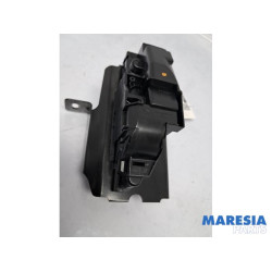 Peugeot - Partner - Tailgate lock mechanism