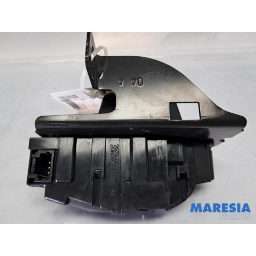 Peugeot - Partner - Tailgate lock mechanism