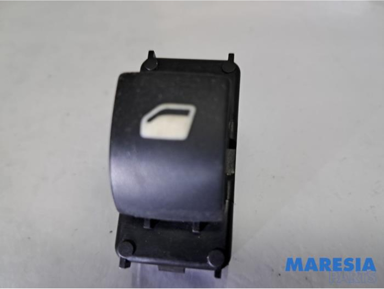 Peugeot - Partner - Electric window switch