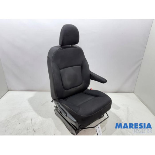 Renault - Trafic - Stoel rechts