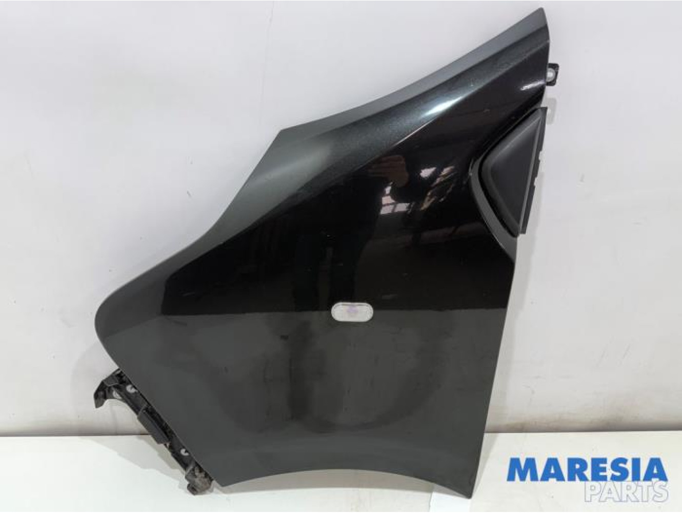 Renault - Trafic - Front wing, left