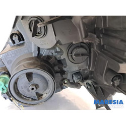 Renault - Trafic - Headlight, right