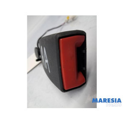 Alfa Romeo - Giulietta - Insertion ceinture de sécurité arrière droite