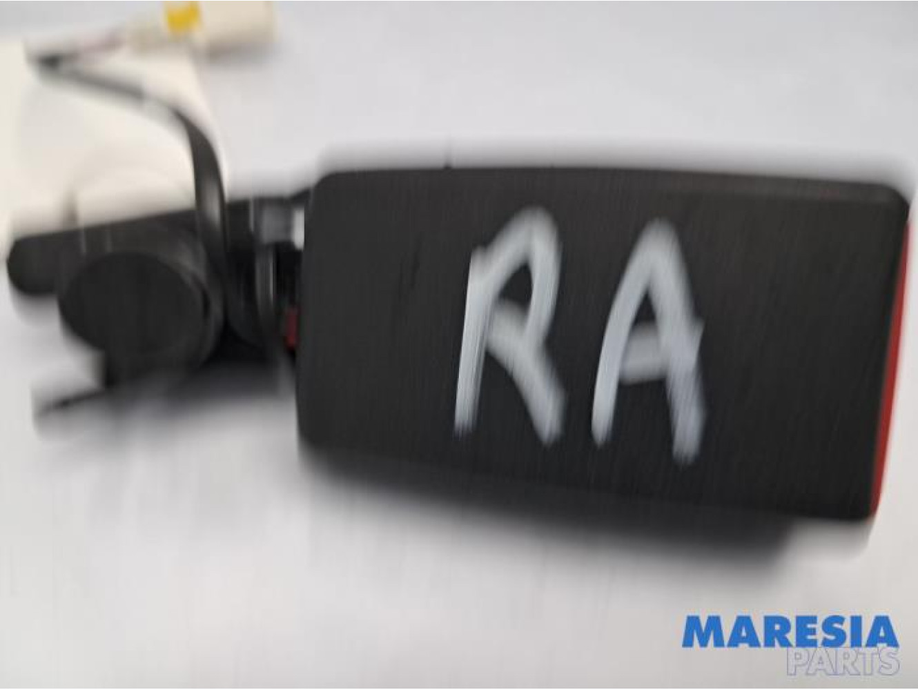 Alfa Romeo - Giulietta - Insertion ceinture de sécurité arrière droite