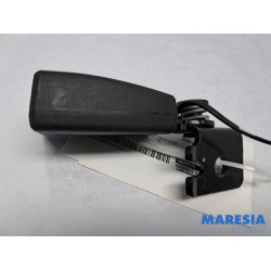 Alfa Romeo - Giulietta - Insertion ceinture de sécurité arrière droite