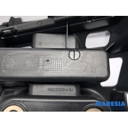 Peugeot - 208 - Rear bumper bracket central