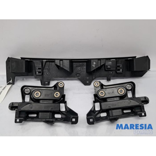 Peugeot - 208 - Rear bumper bracket central