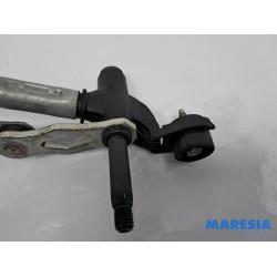 Peugeot - 208 - Wiper mechanism