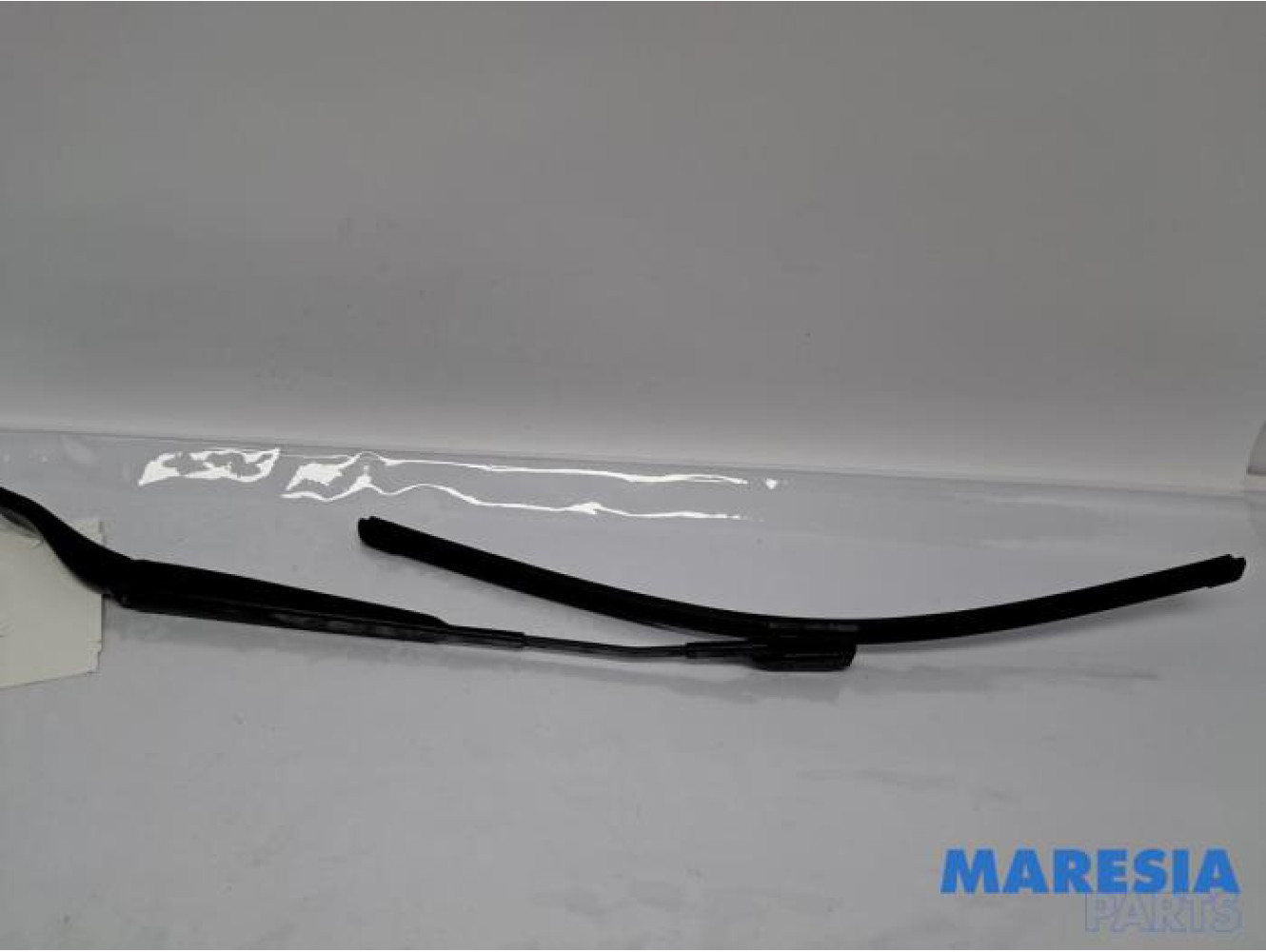 Peugeot - 208 - Front wiper arm