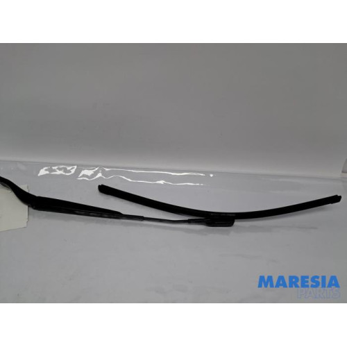 Peugeot - 208 - Front wiper arm