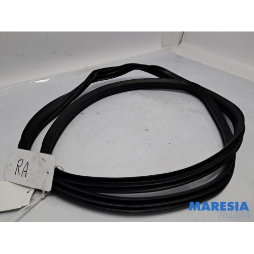 Alfa Romeo - Giulietta - Portierrubber 4Deurs rechts-achter