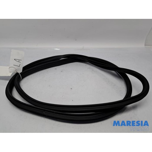 Alfa Romeo - Giulietta - Portierrubber 4Deurs links-achter