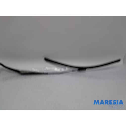 Alfa Romeo - Giulietta - Front wiper arm