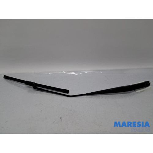 Alfa Romeo - Giulietta - Front wiper arm