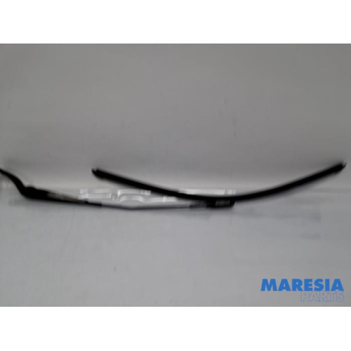 Peugeot - 208 - Front wiper arm