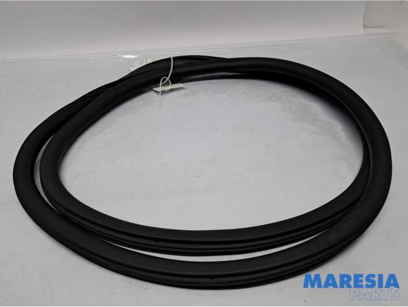 Peugeot - 208 - Front door seal 4-door, left