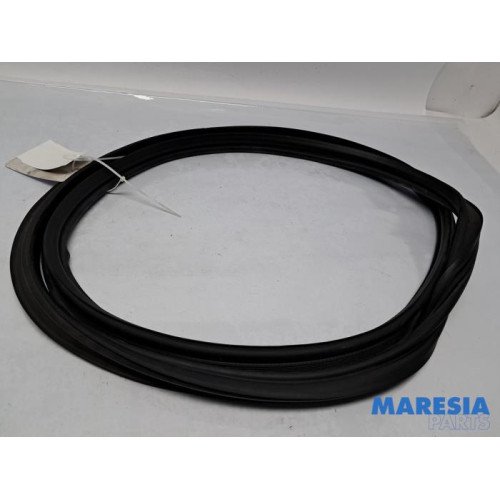 Peugeot - 208 - Tailgate seal