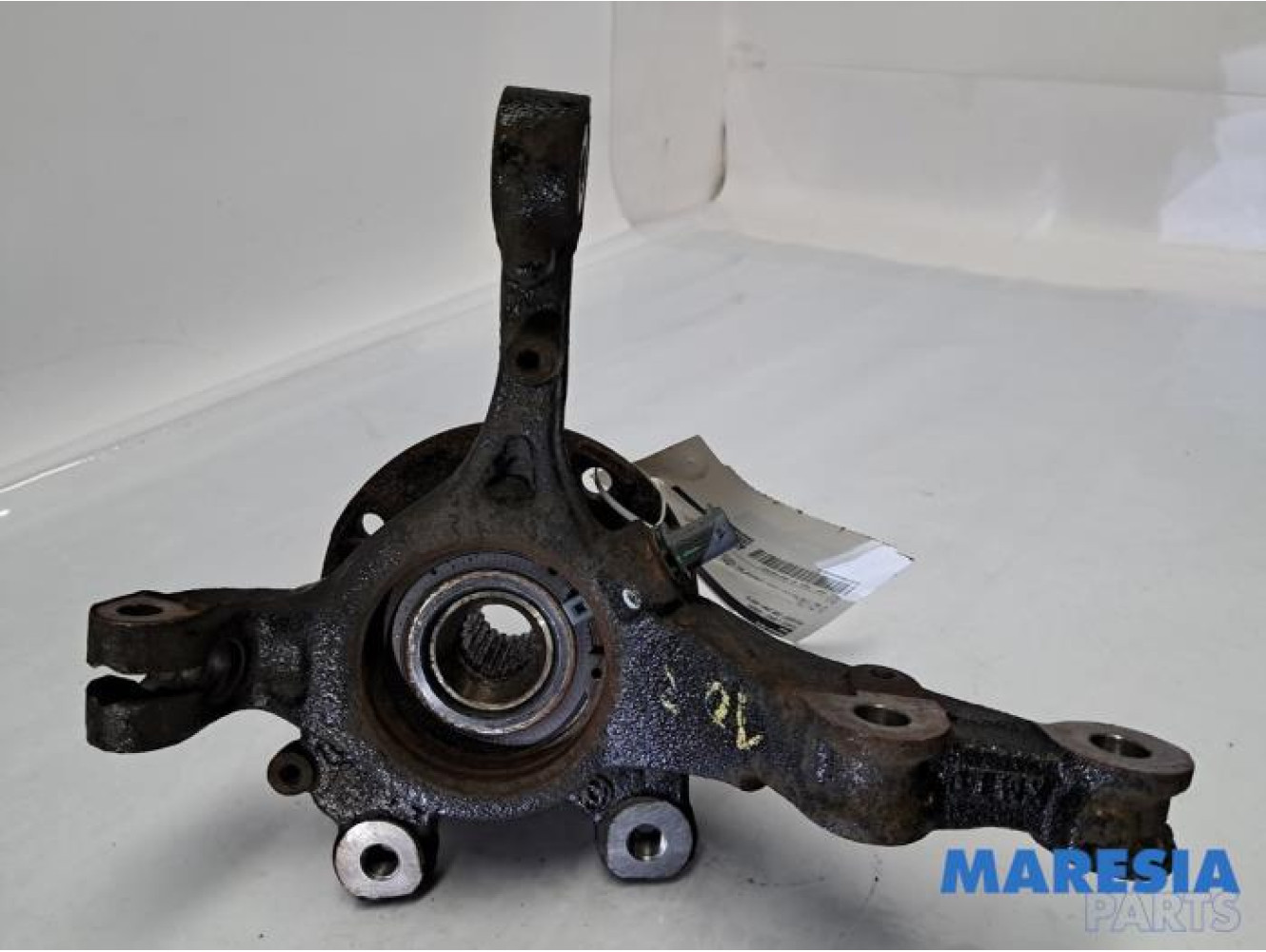 Peugeot - 208 - Fusee links-voor