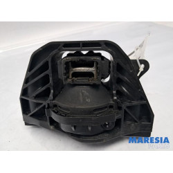 Peugeot - 208 - Motorsteun