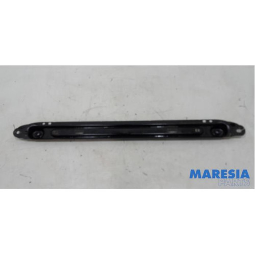 Peugeot - Partner - Radiatorbalken