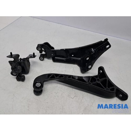 Peugeot - Partner - Sliding door roller, left