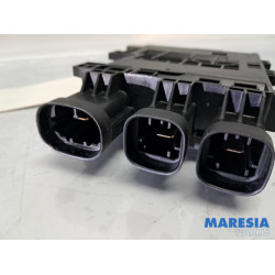 Renault - Megane - Spanningsregelaar