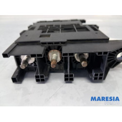 Renault - Megane - Spanningsregelaar