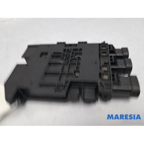 Renault - Megane - Spanningsregelaar