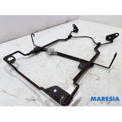 Renault - Trafic - Aufhängemechanik Reserverad