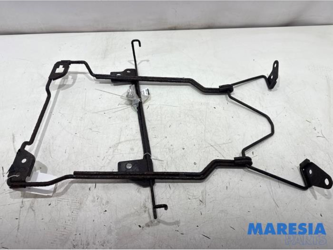 Renault - Trafic - Aufhängemechanik Reserverad