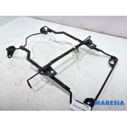 Renault - Trafic - Aufhängemechanik Reserverad