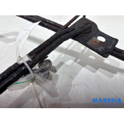 Renault - Trafic - Aufhängemechanik Reserverad