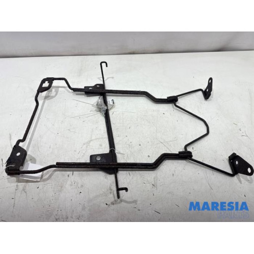 Renault - Trafic - Aufhängemechanik Reserverad