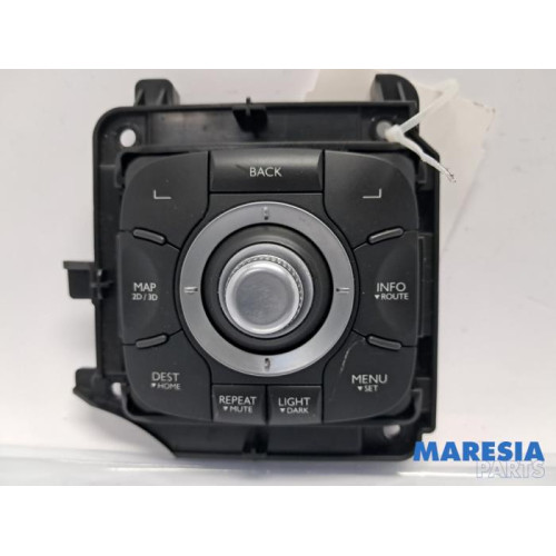 Renault - Megane - Navigatie bedienings paneel