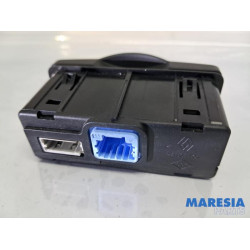 Renault - Megane - AUX/USB aansluiting
