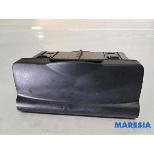 Renault - Megane - AUX/USB aansluiting