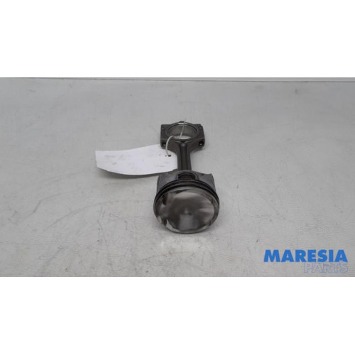 Renault - Clio - Connecting rod