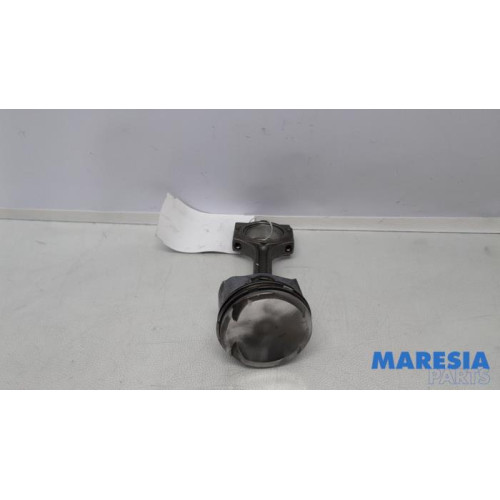 Renault - Clio - Connecting rod