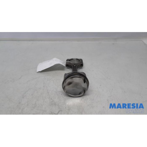 Renault - Clio - Connecting rod