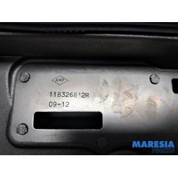 Renault - Clio - Rocker cover