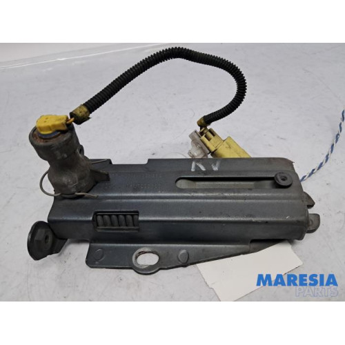 Citroen - C6 - Voetgangers airbag